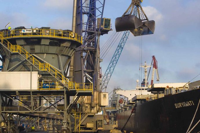 Instalaciones de la terminal de graneles sólidos del Puerto de Santander