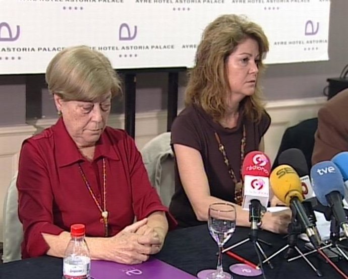 Familia Carrsacosa en la rueda de prensa