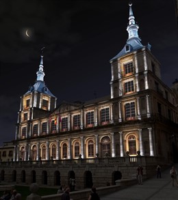 Fachada Ayuntamiento Toledo iluminada