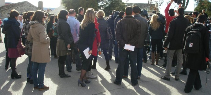 Vecinos de Torrecaballeros se concentran en la localidad.