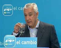 Arenas acusa a Junta de querer resolver el problema de los ex  de Delphi "a costa del bolsillo de los andaluces"