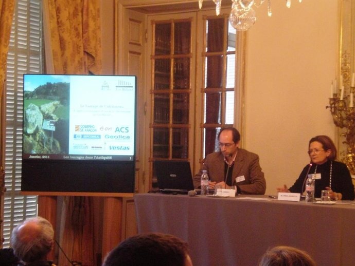 Un momento de la presentación de la presa romana de Los Bañales en París