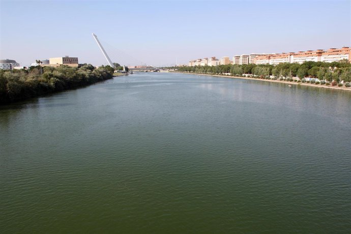 Río Guadalquivir a su paso por Sevilla