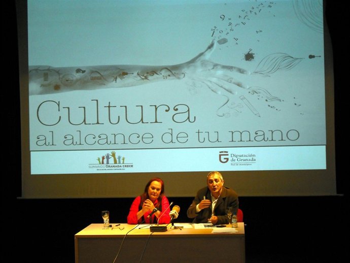 Rueda de prensa de la diputada de Cultura y Juventud en Granada, María Asunción 