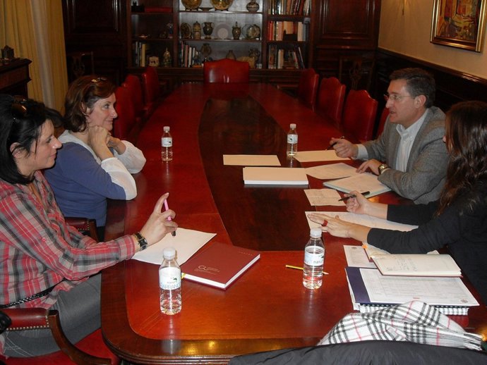 Reunión Bodas Isabel Segura