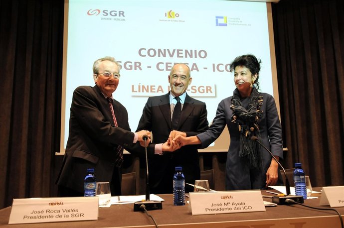 Los presidentes de SGR CV, el ICO y Cersa tras firmar el convenio.