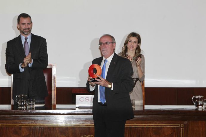Los Príncipes Entregan Al Alcalde De Rivas El Premio 'Ciudad De La Ciencia Y La 