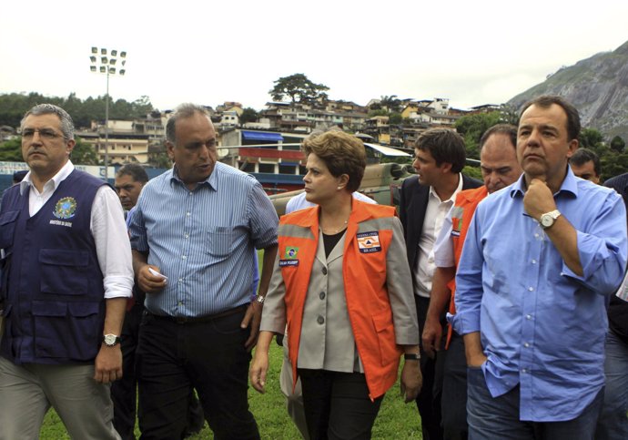 Rousseff recorre las zonas devastadas por las lluvias