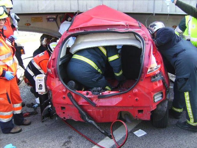BOMBEROS. FOTOS Acc. Traf. Crta. Jerez Trebujena. 13 1 2011