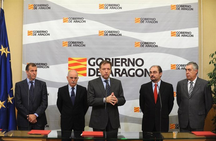 El presidente de Aragón en su intervención en el acto junto al consejero Larraz 