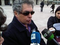 Un grupo de fumadores de A Coruña se concentra contra la ley y resalta el "valor social" del tabaco