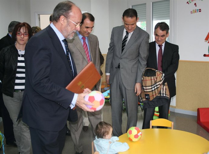 Inauguración de la Escuela Infantil 'Campanilla' en Valladolid.