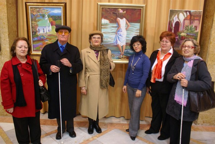 Más de 50 obras realizadas por artistas ciegos ven la luz en el Círculo Mercanti