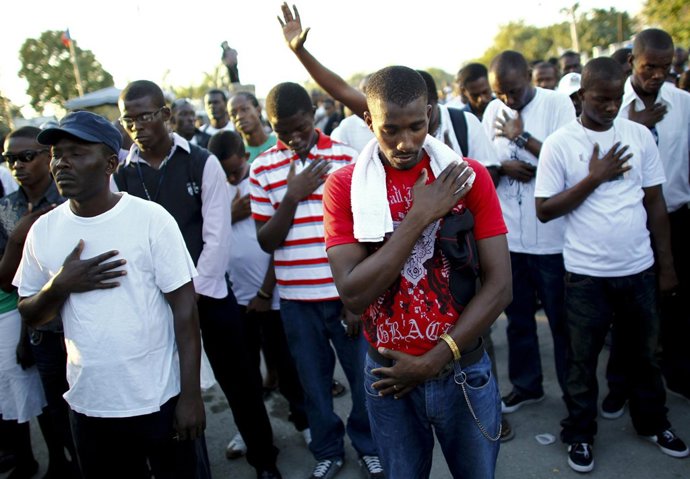 Minuto de silencio por las víctimas del terremoto en Haití