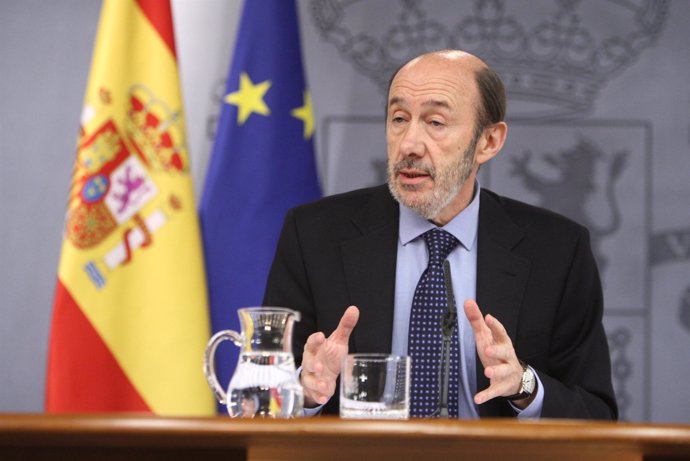 vicepresidente primero del Gobierno y ministro del Interior, Alfredo Pérez Rubal
