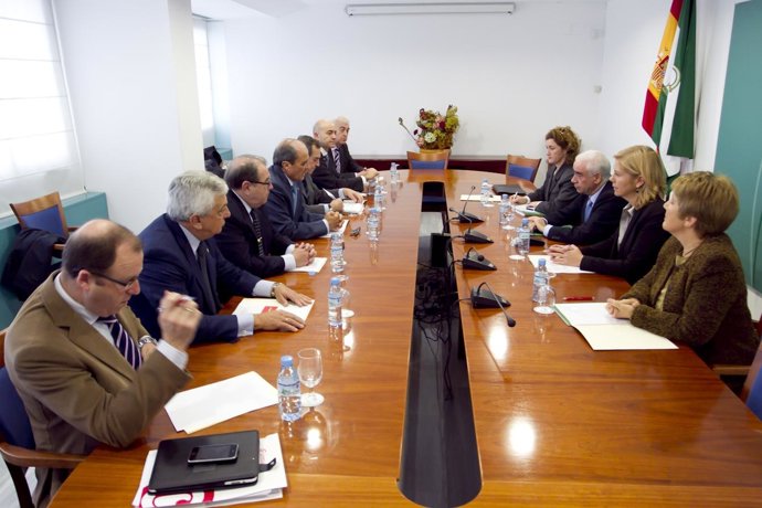 Reunión del consejero de Turismo con el Consejo Andaluz de Cámaras de Comercio