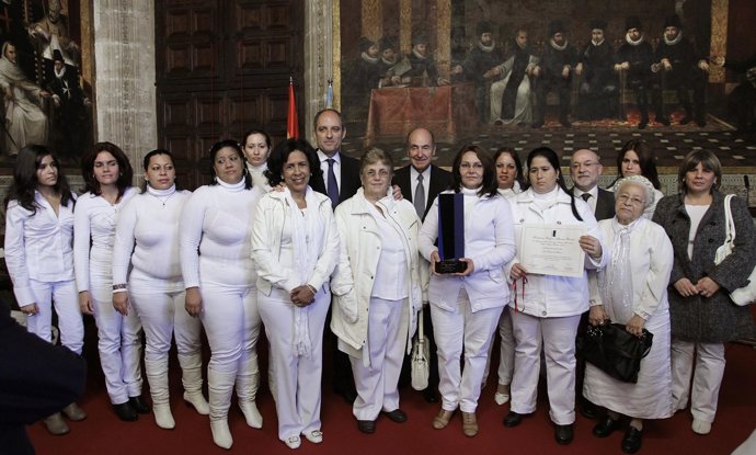 Las Damas de Blanco tras recibir el premio