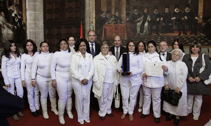 Las Damas de Blanco tras recibir el premio