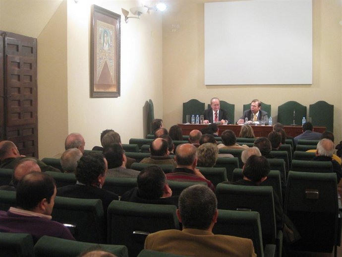 El alcalde de Málaga y el presidente de la Agrupación de Cofradías