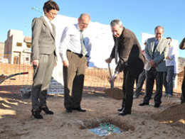 El consejero de Educación pone la primera piedra del centro escolar en Vícar (Al