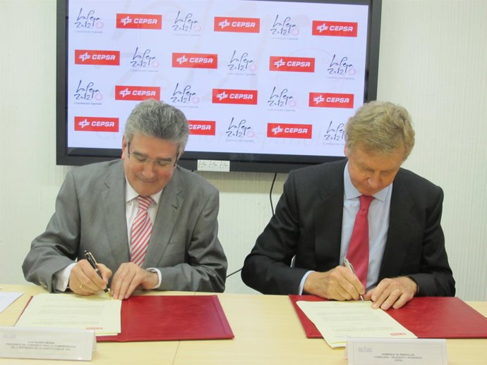 Firma del convenio entre Cepsa y el Consorcio del Bicentenario