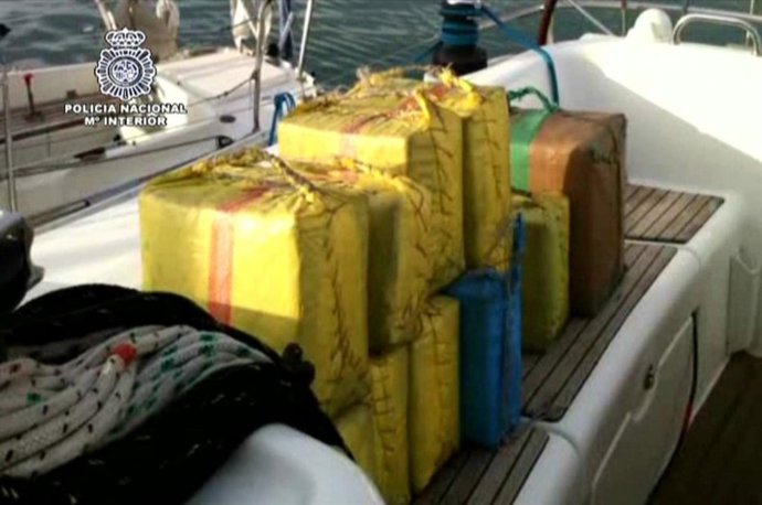 La droga fue encontrada oculta en un velero