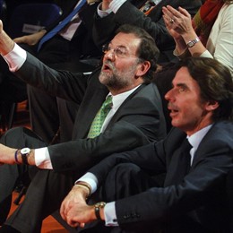 aznar rajoy sentados suelo convencion pp
