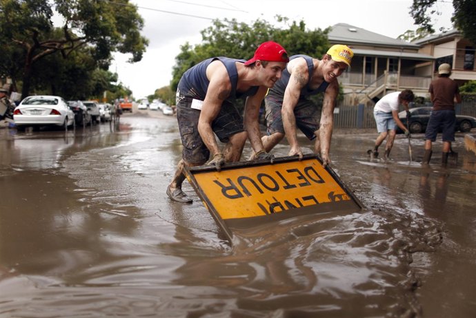 Comienzan las tareas de limpieza en Brisbane