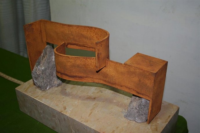 Maqueta de la escultura. 