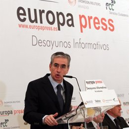 ministro de la Presidencia, Ramón Jáuregui, en los Desayunos de Europa Press
