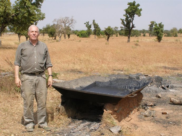 Preparando el material para reparar la carretera