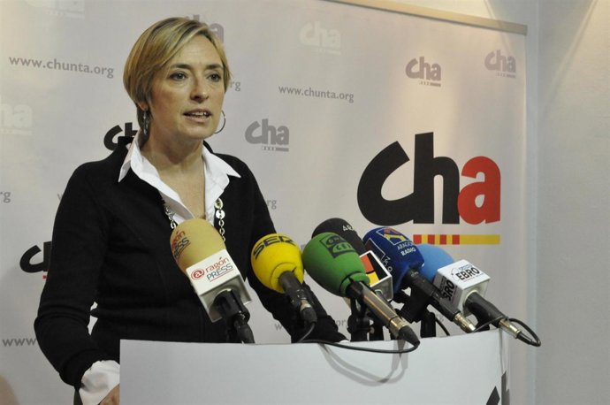 La presidenta de CHA, Nieves Ibeas, en rueda de prensa. 