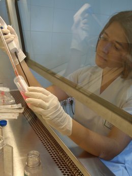 Laboratorio de investigación de Curaxys en Cádiz