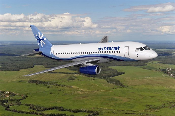 SuperJet 100 con los colores de Interjet
