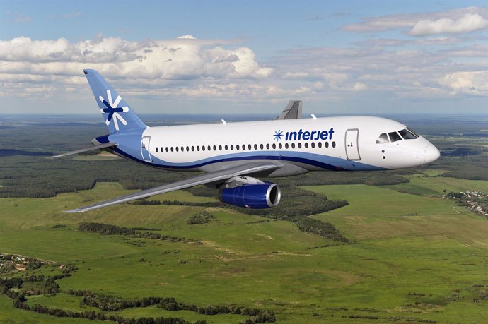 SuperJet 100 con los colores de Interjet