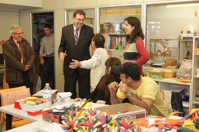 El conseller de Bienestar Social y Familia, Josep Lluís Cleries