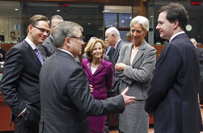 Ministra de Economía, Elena Salgado, con sus colegas del Ecofin en Bruselas
