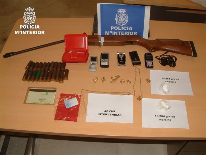 Policía Nacional (El CNP Detiene En La Barriada De San Lázaro A Dos Hermanas Por