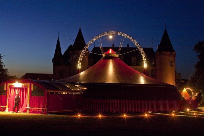 La carpa de Baro d'evel en el VEO