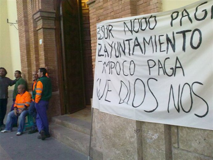 Trabajadores de Elsur encerrados en la Iglesia de San Isidro