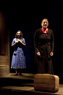 Teatro Doatlántico Ofrece No Salón Teatro Catro Funcións De "Memoria De Helena E