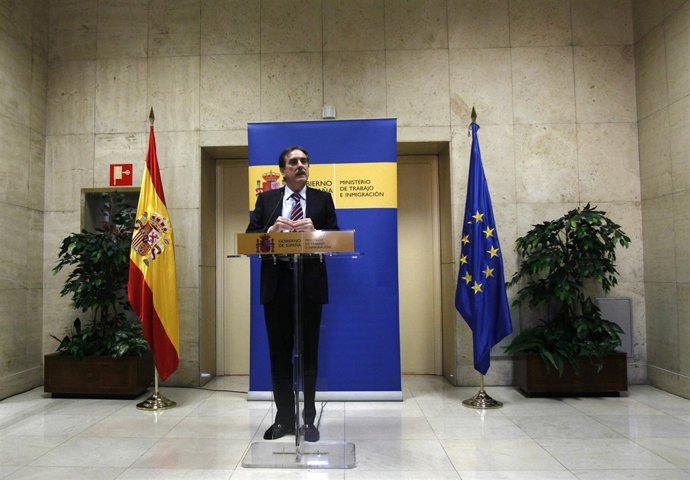 Ministro de Economía y Hacienda, Valeriano Gómez