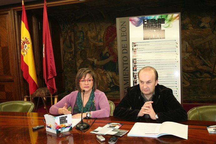 La edil de Cultura del Ayuntamiento de León, Evelia Fernández, durante la presen