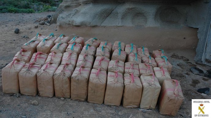 Han sido incautados 40 fardos de 30 kilos en la costa de Los Silos