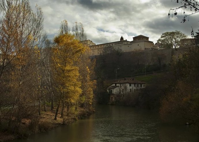 Nota De Prensa: Una Imagen De Iñaki Zenotz Del Río Arga Desde El Puente Del Plaz