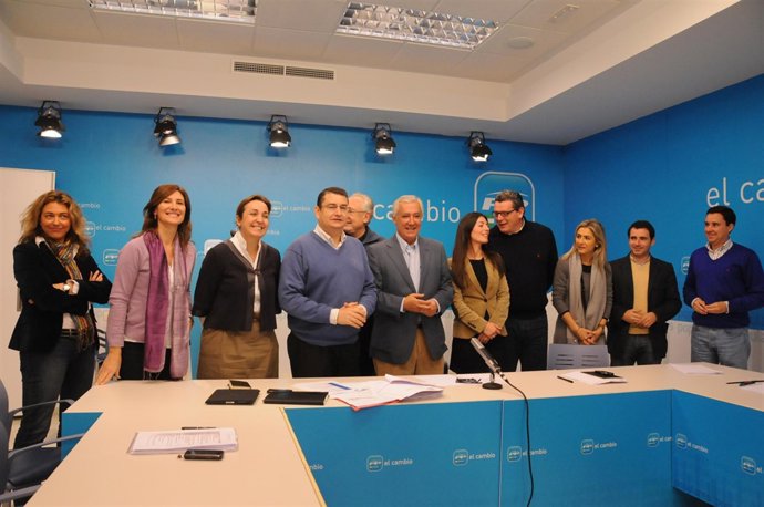 Arenas y otros dirigentes populares en una reunión preparatoria de la Convención