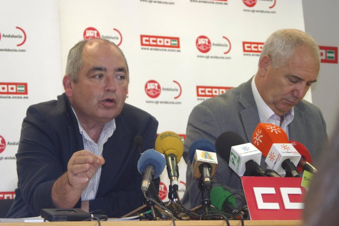 El secretario general de UGT-A, Manuel Pastrana, y su homólogo en CCOO-A, Franci