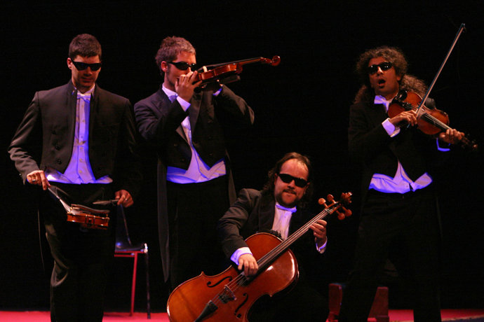 Nota Y Fotos: El Joven Festival Recibe A Yllana Y Ara Malikian Con El Espectácul