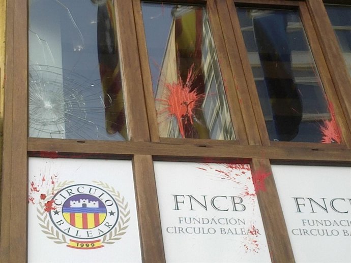 NUEVO ATAQUE CON PIEDRAS AL CÍRCULO BALEAR. LA ENTIDAD SOLICITA PROTECCIÓN Y CON