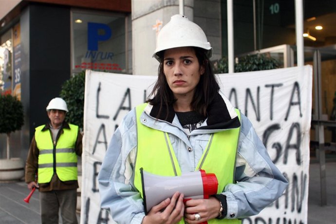 Mª Jesús Horcas, joven empresaria cordobesa arruinada, protesta frente a obras p